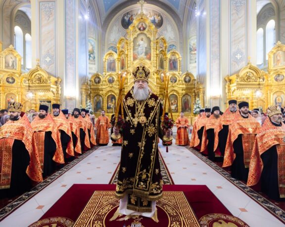 Ректор ДДС протоиерей Тимофей Фетисов сослужил митрополиту Меркурию за Пасхальной великой вечерней 