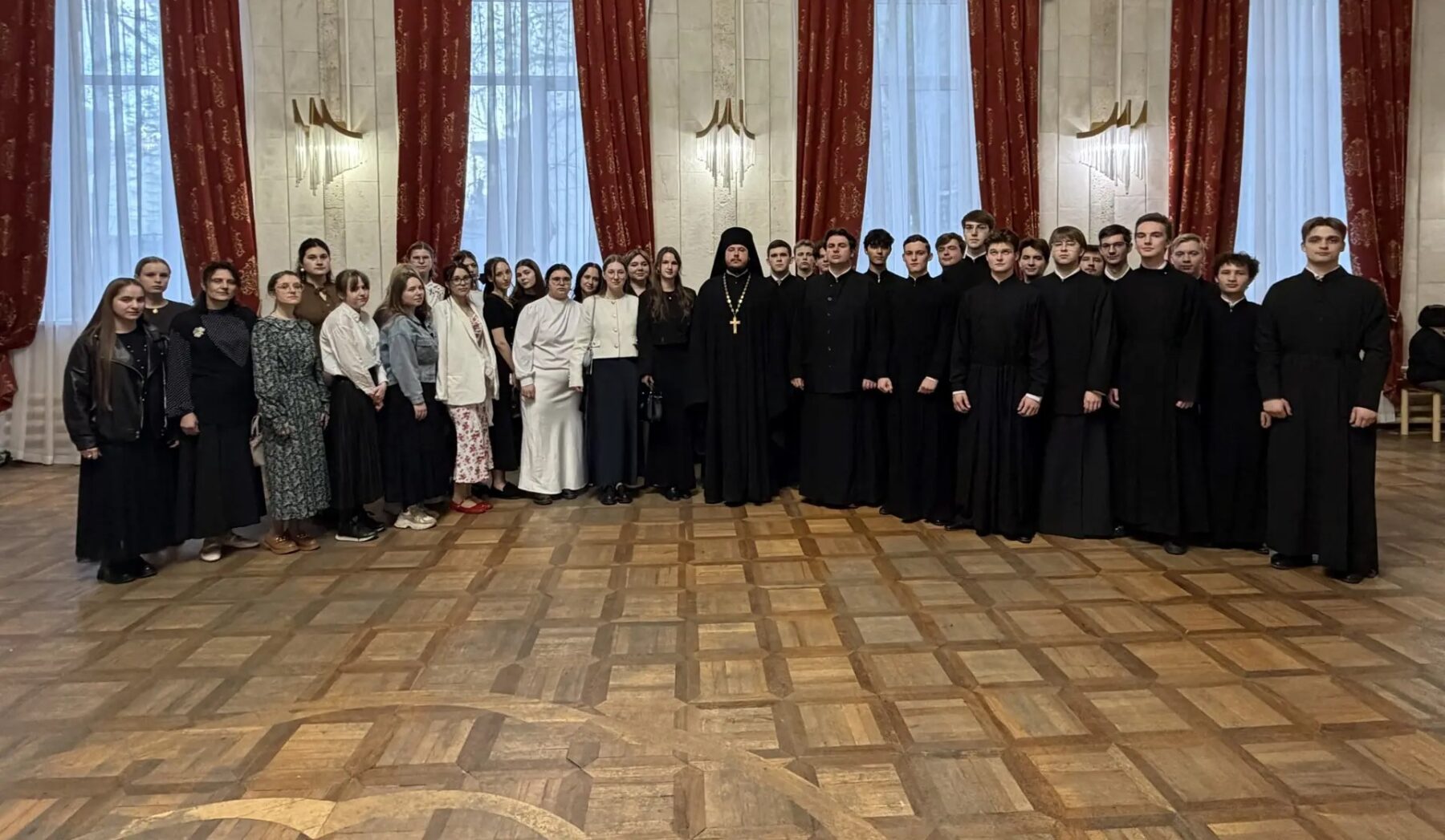 Воспитанники Донской духовной семинарии побывали в Ростовской государственной филармонии