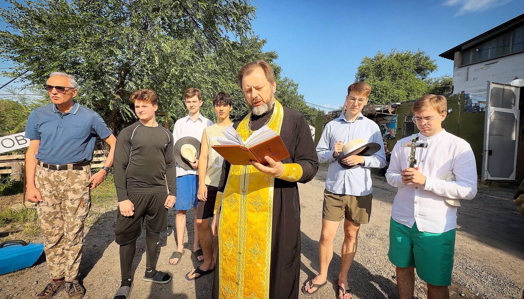 Студенты Донской духовной семинарии побывали в байдарочном походе, приуроченном к годовщинам образования российского флота и дня рождения императора Петра Великого