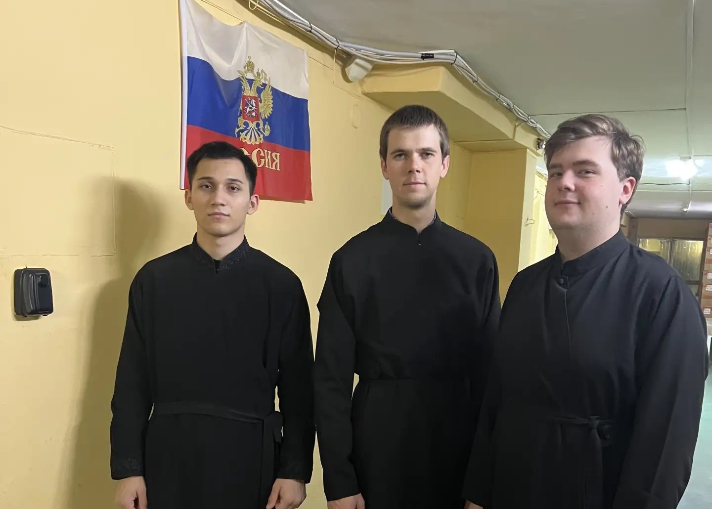 Воспитанники Донской духовной семинарии посетили военный госпиталь
